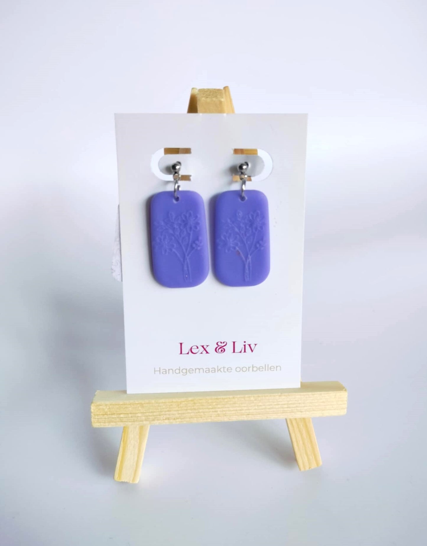 Paarse rechthoek met bloemen