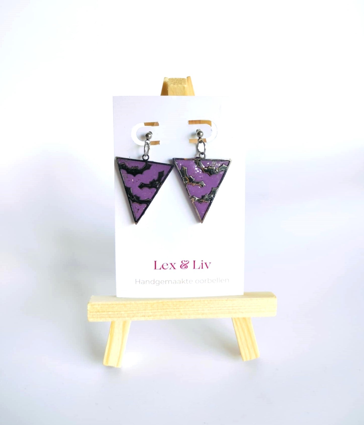 Paarse driehoek met vleermuizen