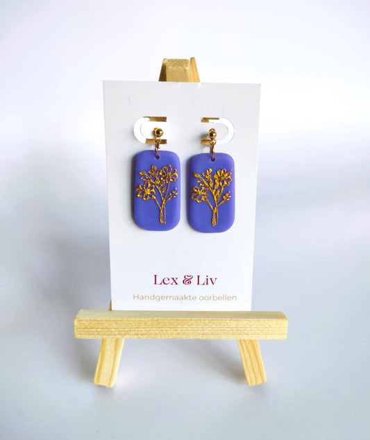 Paarse rechthoek met gouden bloemen